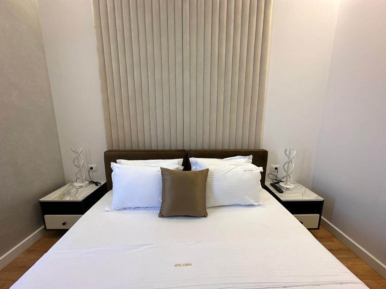 Hotel Ujvara Belsh エクステリア 写真